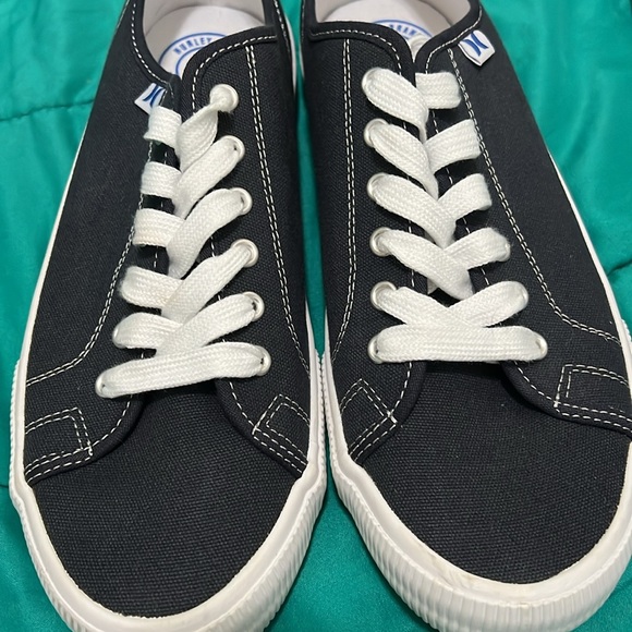 Men’s Hurley Shoes. Brand new . Size 10 men - Picture 3 of 3